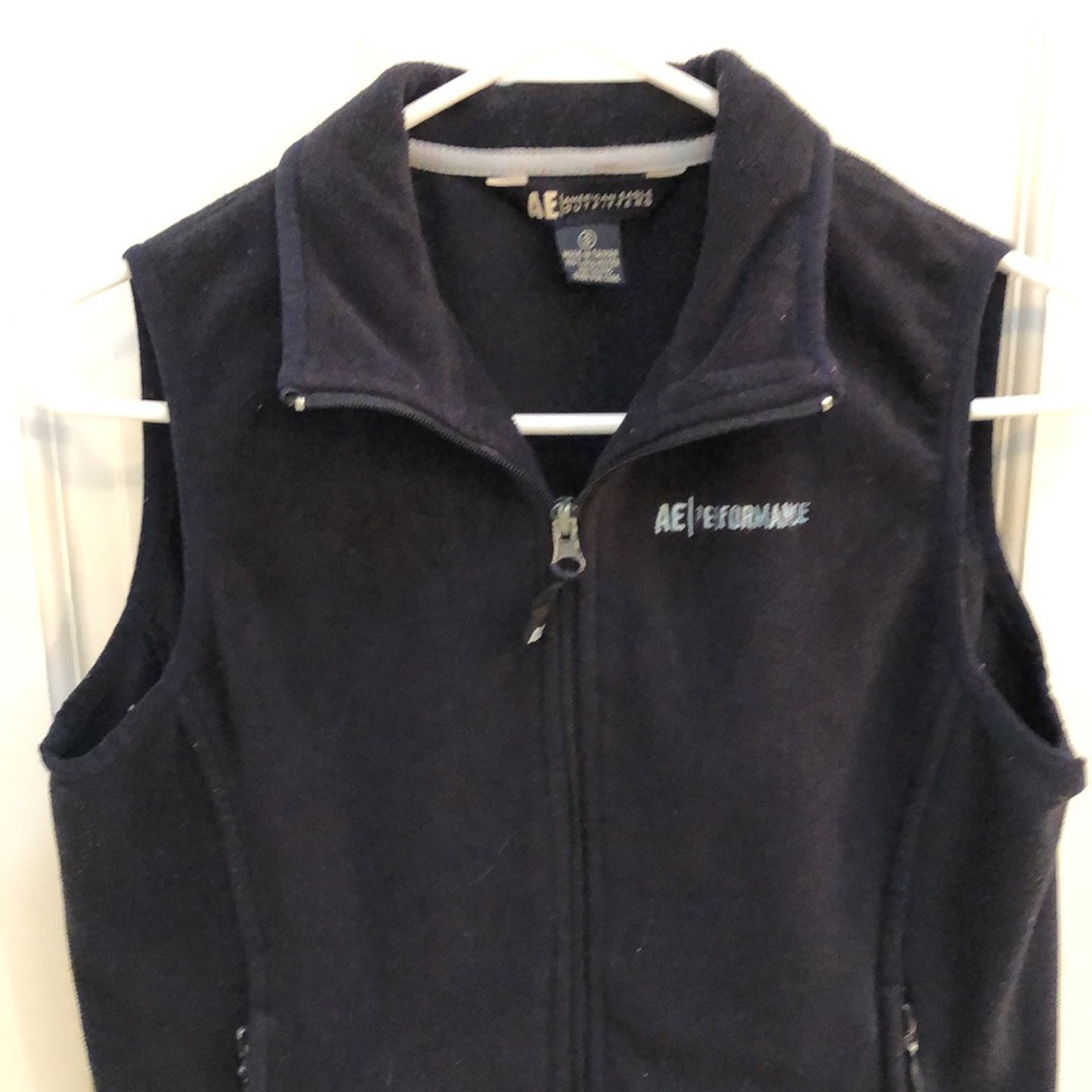 American Eagle Performance navy blue fleece vest size small.